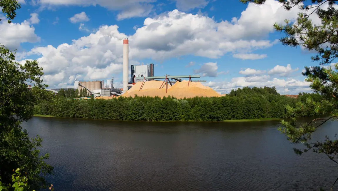 Kumera Drives for Pulp & Paper and Wood Yards. Kumera offers the world class solutions for all wood, pulp and paper processing industry applications. Starting from small conveyor drives to the largest high power chippers and customized integrated roll drives.