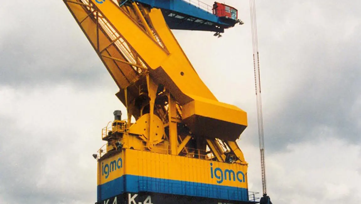 Kumera Crane Drives. Main hoist, Boom hoist, Trolley travel drives, Crane travel drives, Drop in replacements and components for all bands. Ship-to-shore Cranes, Rail Mounted Gantry Cranes, Straddle Carriers, Rubber Tyre Gantry Cranes, Double Boom Cranes, Single Boom Cranes, Goliath Gantry Cranes, Grab Unloader Cranes, Multipurpose Cranes, Overhead Travelling Cranes, Process Duty Cranes.