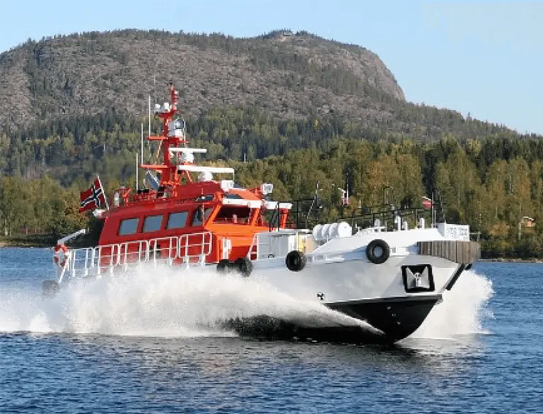 Various boats and ships with Kumera Helseth propellers - Los 117