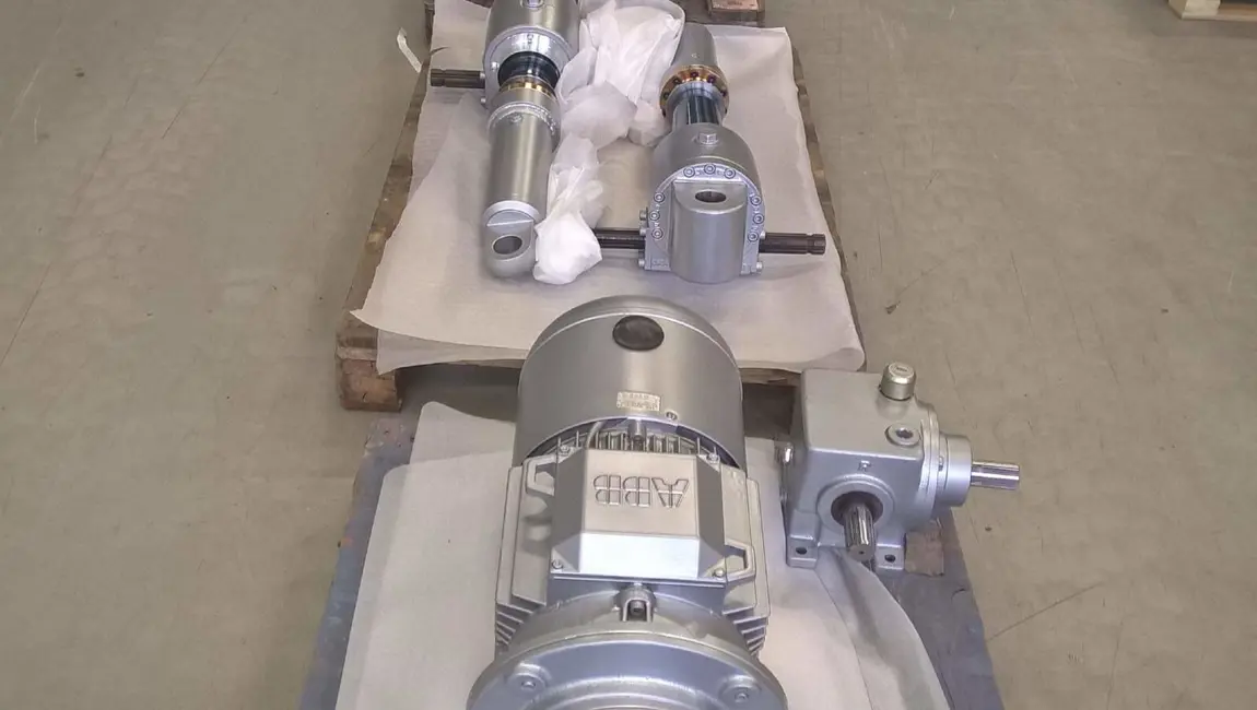 Kumera Anode Jacks. Smelters worldwide are served by Kumera Anode Jacking Systems securing high efficient pot operations. Since 1952 Kumera (Norgear) has been supplying Anode Jacking Systems for most used reduction technologies of aluminium production.